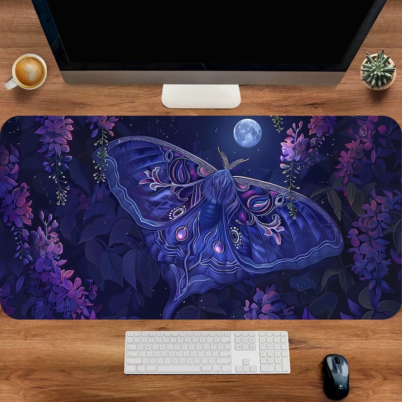 Desk Setup With Plants - Moth Masa Örtüsü, Sevimli Oyun Mousepad'i,